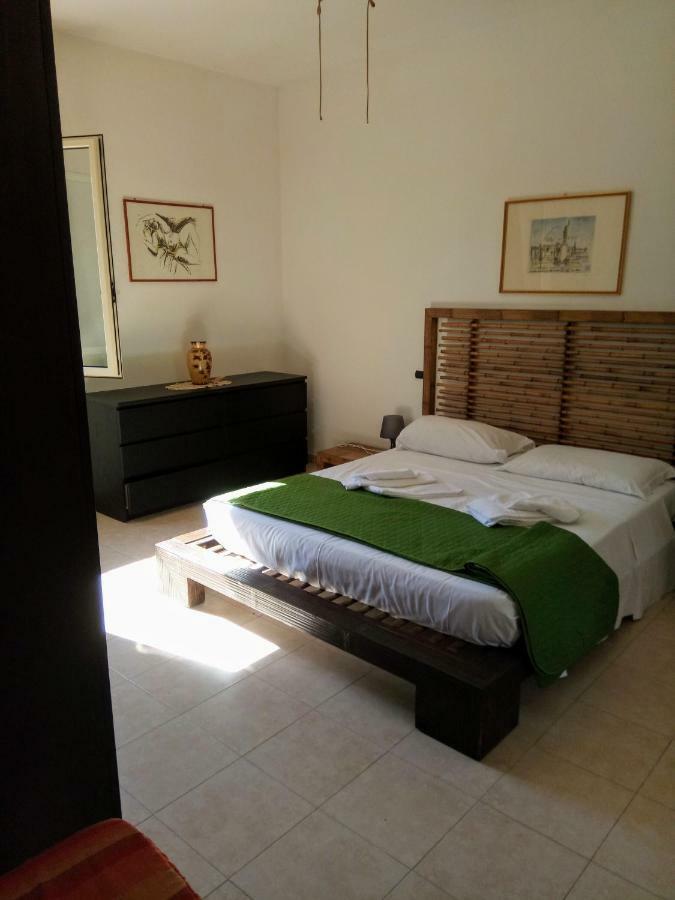 Casa Vacanze Del Carrubo Vieste Exterior foto