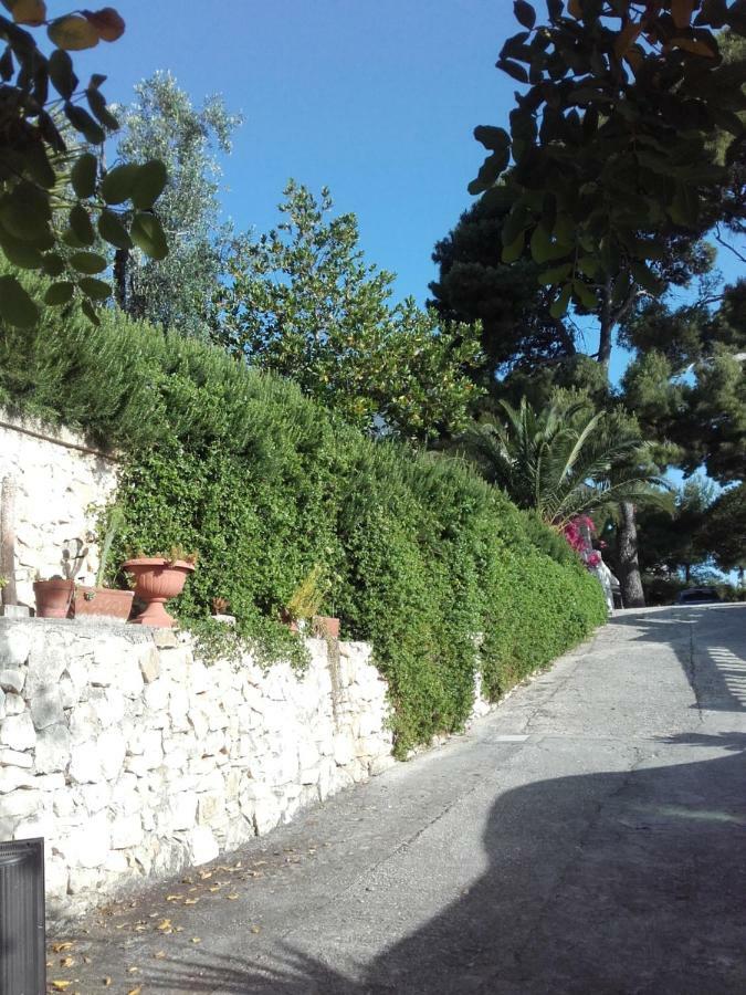 Casa Vacanze Del Carrubo Vieste Exterior foto